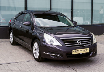 Подержанный автомобиль Nissan Teana 2012 года (7 фото)
