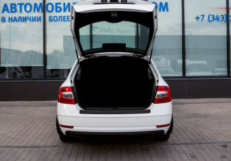 Подержанный автомобиль Skoda Octavia Liftback 2018 года (18 фото)
