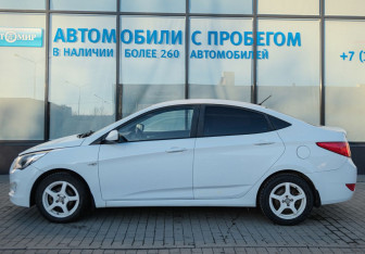 Подержанный автомобиль Hyundai Solaris Sedan 2015 года (2 фото)