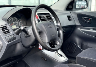 Подержанный автомобиль Hyundai Tucson 2008 года (9 фото)