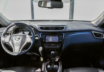 Подержанный автомобиль Nissan X-Trail 2015 года (18 фото)