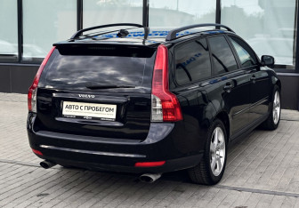 Подержанный автомобиль Volvo V50 2007 года (5 фото)