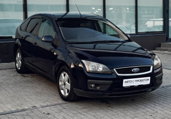 Подержанный автомобиль Ford Focus Hatchback 2006 года (7 фото)