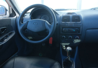 Подержанный автомобиль Hyundai Accent Sedan 2008 года (10 фото)