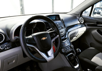 Подержанный автомобиль Chevrolet Orlando 2013 года (14 фото)