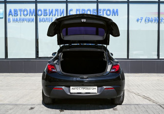Подержанный автомобиль Opel Astra Hatchback 2013 года (9 фото)
