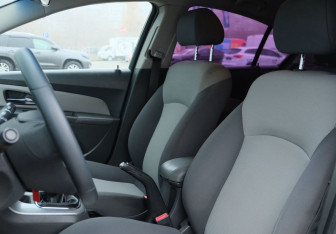 Подержанный автомобиль Chevrolet Cruze Sedan 2010 года (16 фото)