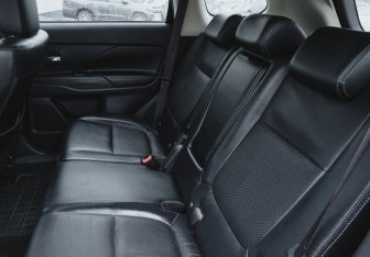 Подержанный автомобиль Mitsubishi Outlander 2014 года (19 фото)