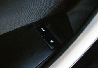 Подержанный автомобиль Opel Astra Hatchback 2011 года (12 фото)