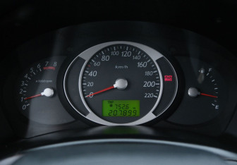 Подержанный автомобиль Hyundai Tucson 2008 года (16 фото)