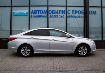 Подержанный автомобиль Hyundai Sonata 2011 года (6 фото)