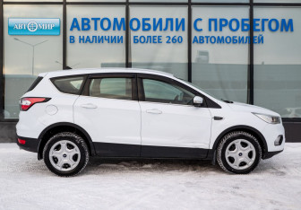 Подержанный автомобиль Ford Kuga 2018 года (6 фото)