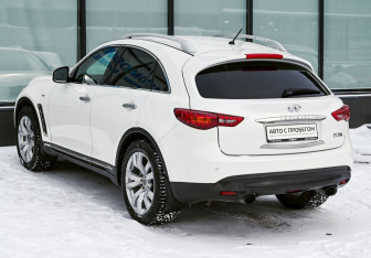Подержанный автомобиль Infiniti FX 2012 года (3 фото)