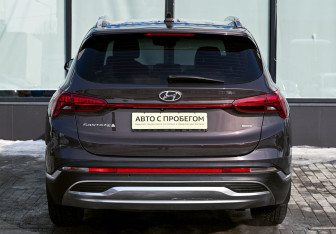 Подержанный автомобиль Hyundai Santa Fe 2021 года (4 фото)