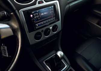 Подержанный автомобиль Ford Focus Hatchback 2006 года (16 фото)