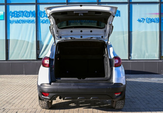 Подержанный автомобиль Renault Kaptur 2019 года (18 фото)