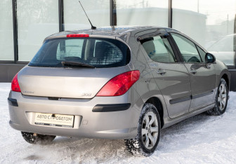 Подержанный автомобиль Peugeot 308 Hatchback 2010 года (5 фото)