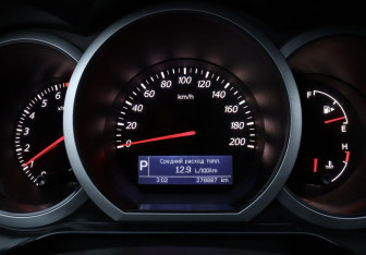 Подержанный автомобиль Suzuki Grand Vitara 2008 года (16 фото)