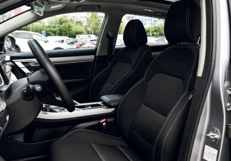 Подержанный автомобиль Geely Coolray 2022 года (18 фото)