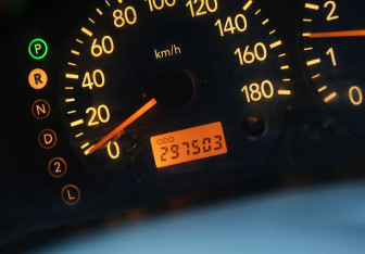 Подержанный автомобиль Suzuki Swift Hatchback 2002 года (14 фото)