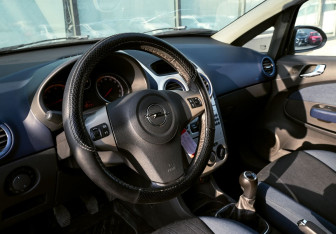 Подержанный автомобиль Opel Corsa 2007 года (15 фото)