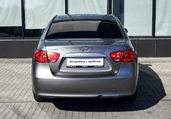 Подержанный автомобиль Hyundai Elantra Sedan 2010 года (4 фото)