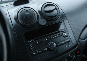 Подержанный автомобиль Chevrolet Aveo Sedan 2011 года (12 фото)