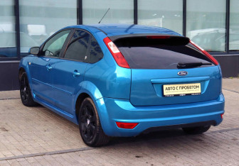 Подержанный автомобиль Ford Focus Hatchback 2005 года (3 фото)