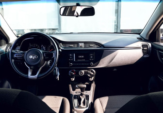 Подержанный автомобиль Kia Rio Sedan 2020 года (18 фото)