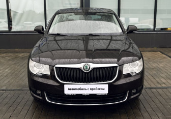 Подержанный автомобиль Skoda Superb Liftback 2012 года (8 фото)