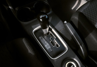 Подержанный автомобиль Mitsubishi Outlander 2014 года (10 фото)