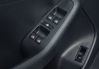 Подержанный автомобиль Volkswagen Jetta Sedan 2012 года (14 фото)