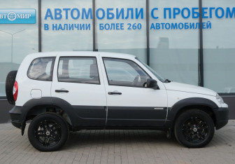 Подержанный автомобиль Chevrolet Niva 2015 года (6 фото)