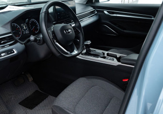 Подержанный автомобиль Geely Emgrand 2023 года (9 фото)