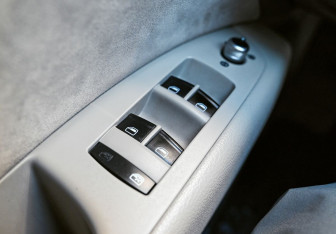 Подержанный автомобиль Audi Q7 2010 года (17 фото)