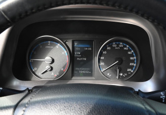 Подержанный автомобиль Toyota RAV4 2015 года (9 фото)