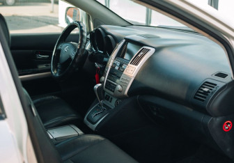 Подержанный автомобиль Lexus RX 2006 года (11 фото)