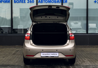 Подержанный автомобиль Kia Rio Hatchback 2014 года (20 фото)