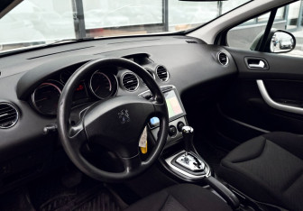 Подержанный автомобиль Peugeot 308 Wagon 2010 года (14 фото)