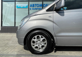 Подержанный автомобиль Hyundai Grand Starex 2012 года (17 фото)