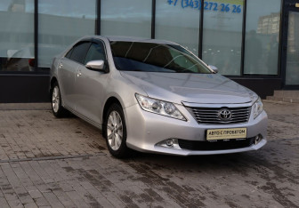 Подержанный автомобиль Toyota Camry Sedan 2012 года (7 фото)