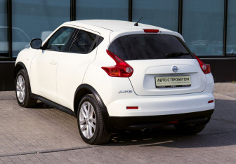 Подержанный автомобиль Nissan Juke 2011 года (3 фото)