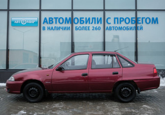 Подержанный автомобиль Daewoo Nexia Sedan 2011 года (2 фото)