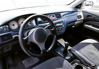 Подержанный автомобиль Mitsubishi Lancer Sedan 2005 года (13 фото)
