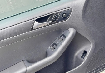 Подержанный автомобиль Volkswagen Jetta Sedan 2014 года (13 фото)