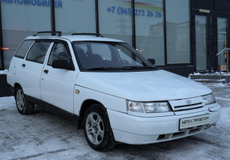 Подержанный автомобиль LADA (ВАЗ) 2111 2000 года (7 фото)