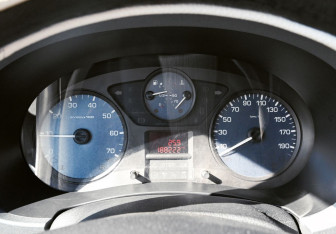 Подержанный автомобиль Peugeot Partner 2012 года (11 фото)