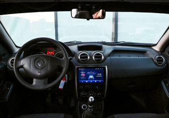 Подержанный автомобиль Renault Duster 2015 года (12 фото)