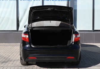 Подержанный автомобиль Kia Rio Sedan 2012 года (18 фото)