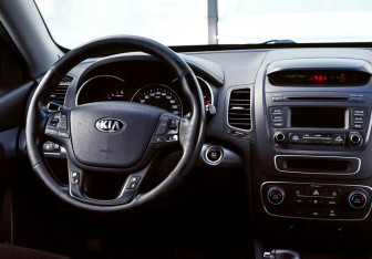 Подержанный автомобиль Kia Sorento 2015 года (21 фото)